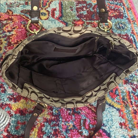 Coach Signature Tote Zip - Picture 3 of 8